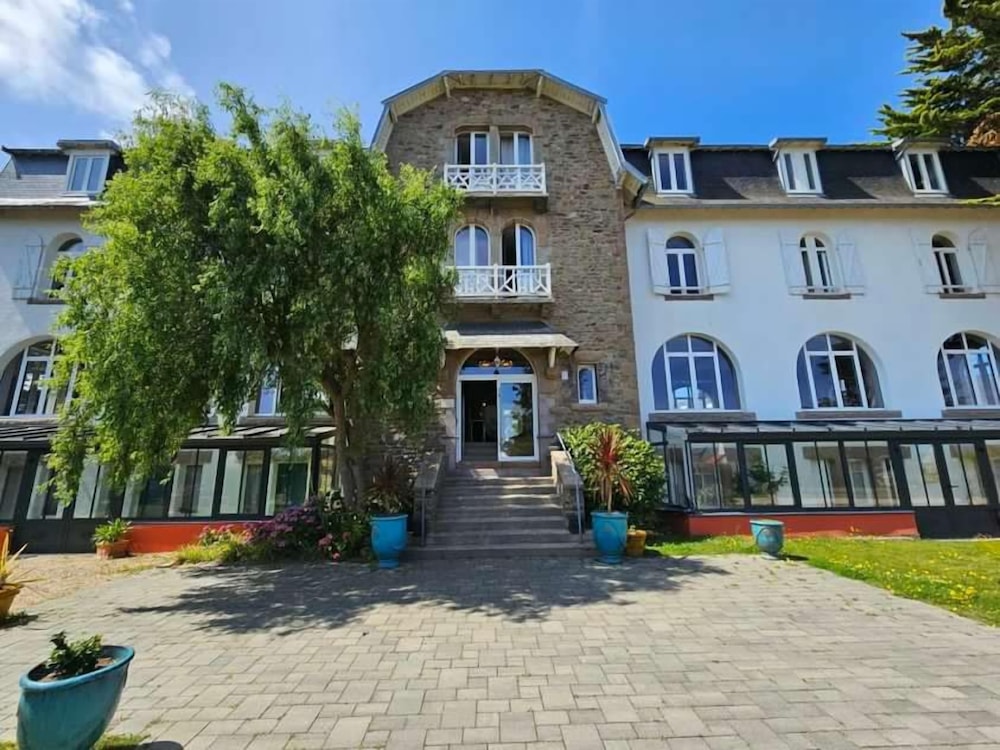 L'Escale Hôtel Bellevue — hotel in Tregastel