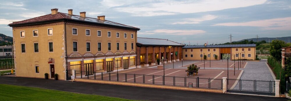 Hotel Fracanzana — 4-Star Luxury Hotel in Montebello Vicentino, Italy