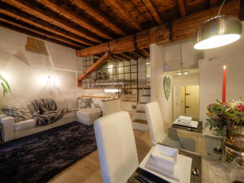 Casa Archi Vista sul Fiume — 4-Star Luxury Hotel in Verona, Italy