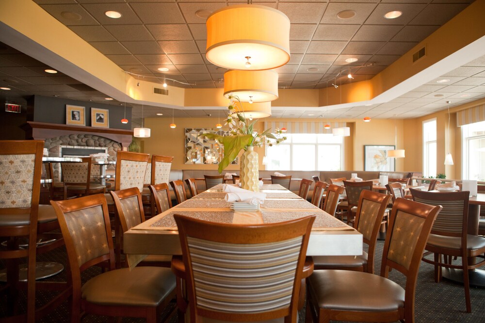 Bay Pointe Inn - photo 35