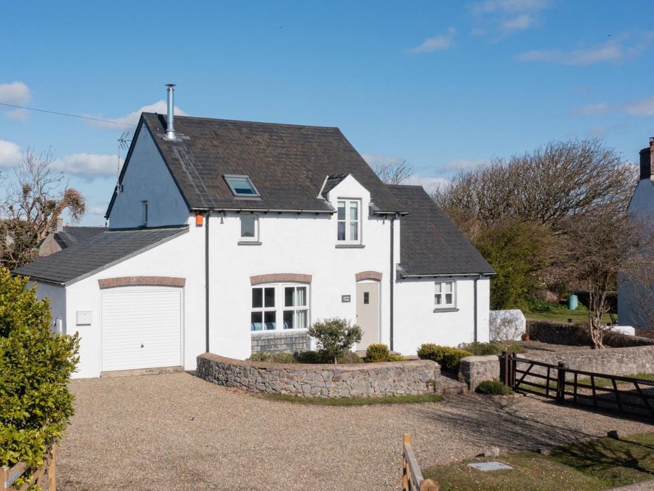Ash Tree Cottage — 4-Star Luxury Hotel in Pembroke, United Kingdom