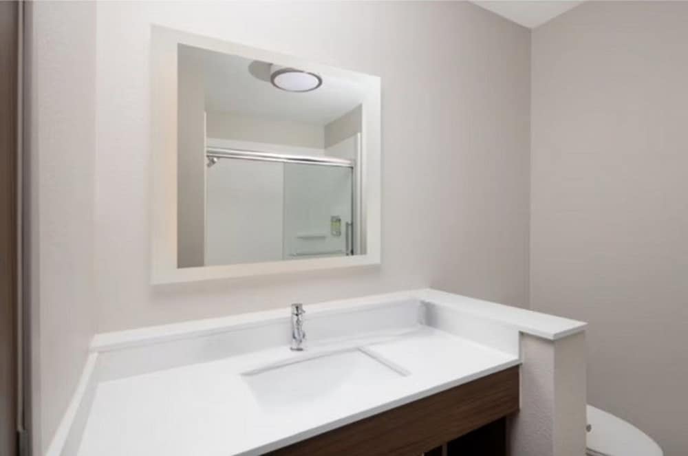 Holiday Inn Express & Suites Ft Myers Beach Sanibel Gateway by IHG - photo 24