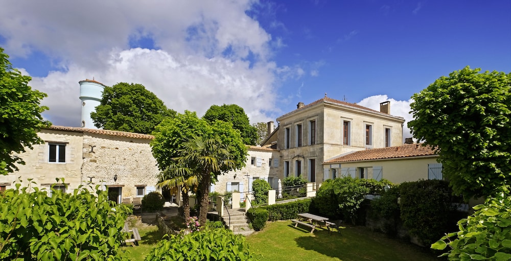 Domaine la Fontaine — hotel in Mirambeau