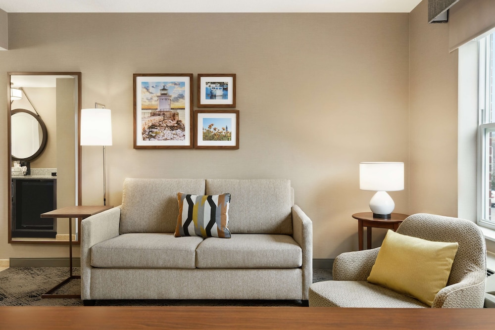 Hampton Inn & Suites Exeter - photo 28