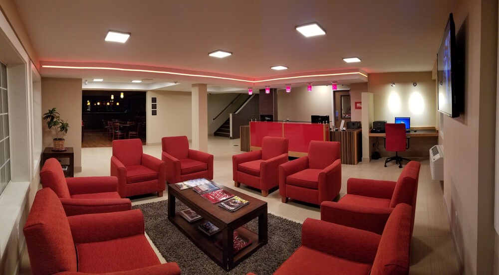Red River Inn Suites Fargo — Fargo
