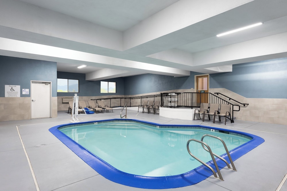Holiday Inn Express Redding North by IHG - photo 32