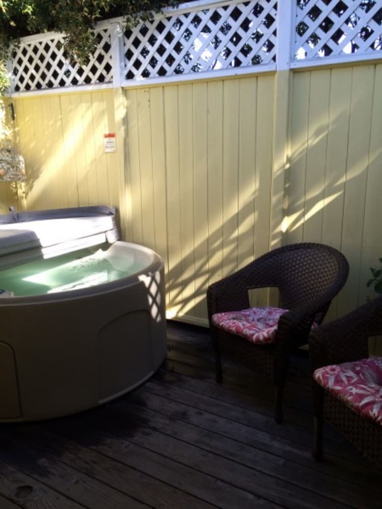 Secret Garden Inn and Cottages - photo 125