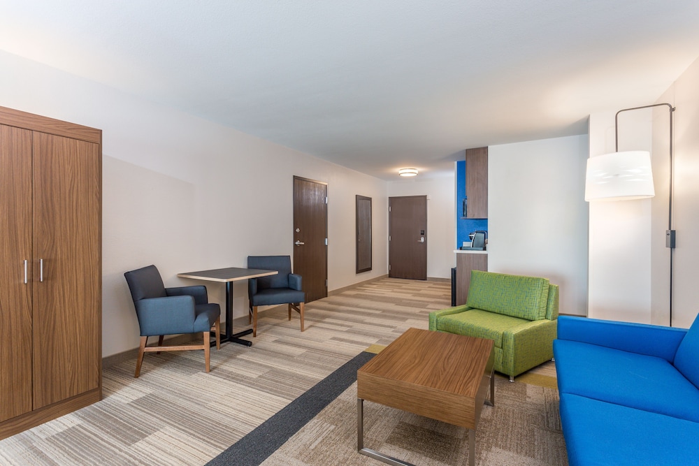 Holiday Inn Express & Suites Eau Claire North by IHG - photo 5