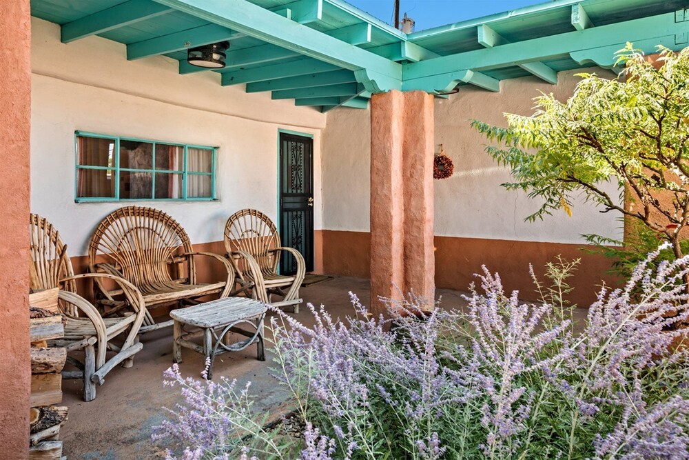 Amor Historic Adobe in the Heart of The Railyard and Downtown Santa Fe Hot Tub - photo 20