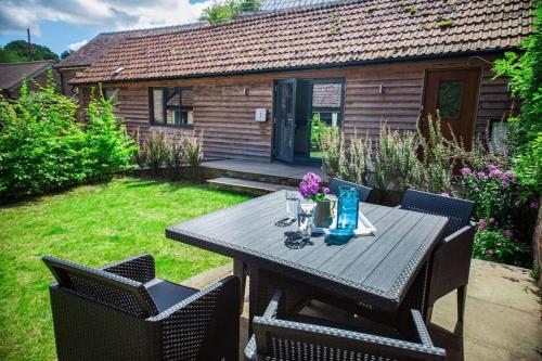 cosy cottage on banks of River Wye — 4-Star Luxury Hotel in Ross On Wye, United Kingdom