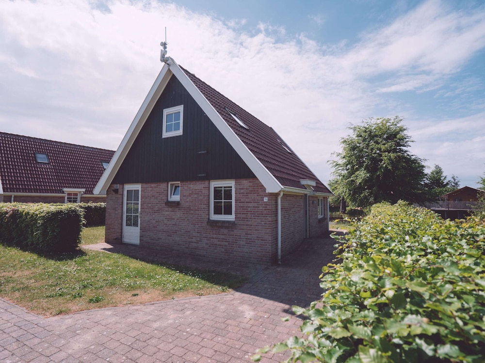 Large Countryside Group Stay — hotel in Emmeloord