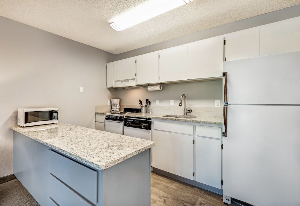 Bend Riverside Inn & Suites - photo 162