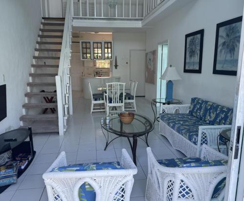 Sunset Cove Vacation In Paradise — 4-Star Luxury Hotel in Nassau, Bahamas