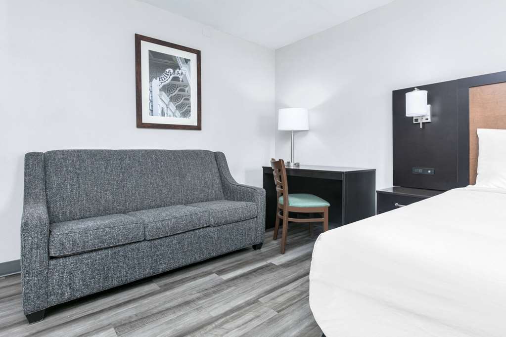 Baymont by Wyndham Austin University Area - photo 24