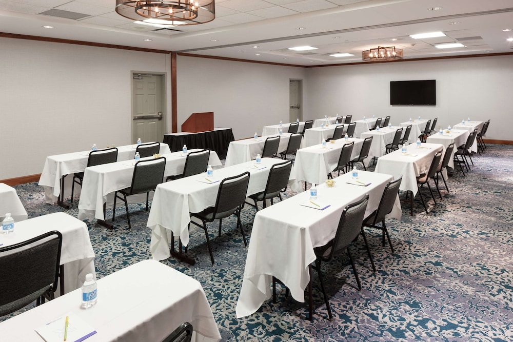 Hilton Garden Inn Naperville Warrenville - photo 31