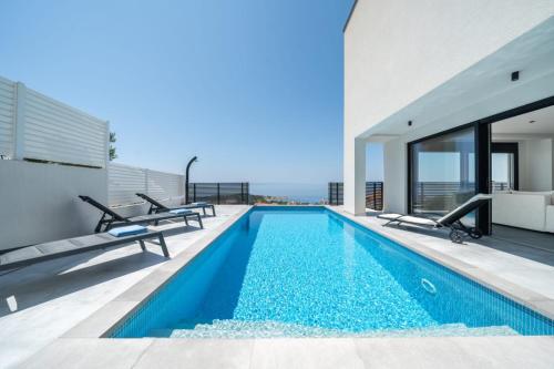 Villa Andro II — 4-Star Luxury Hotel in Makarska, Croatia