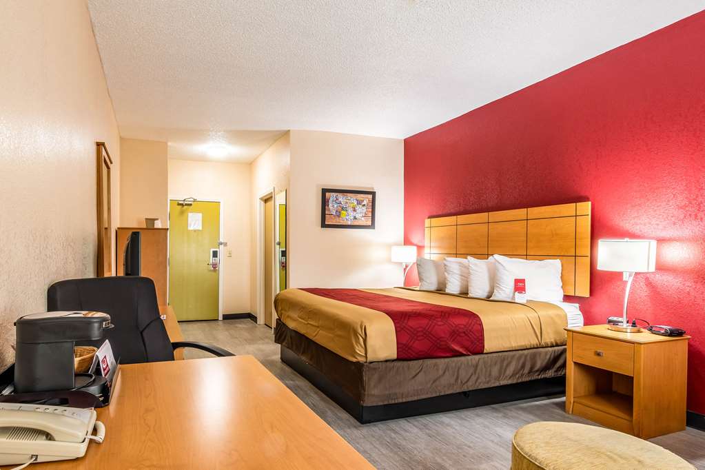 Econo Lodge Topeka at Wanamaker - photo 6