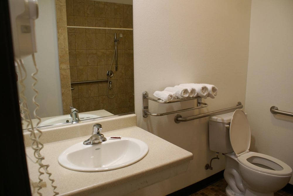 Harborview Inn & Suites San Diego Harbor - photo 25