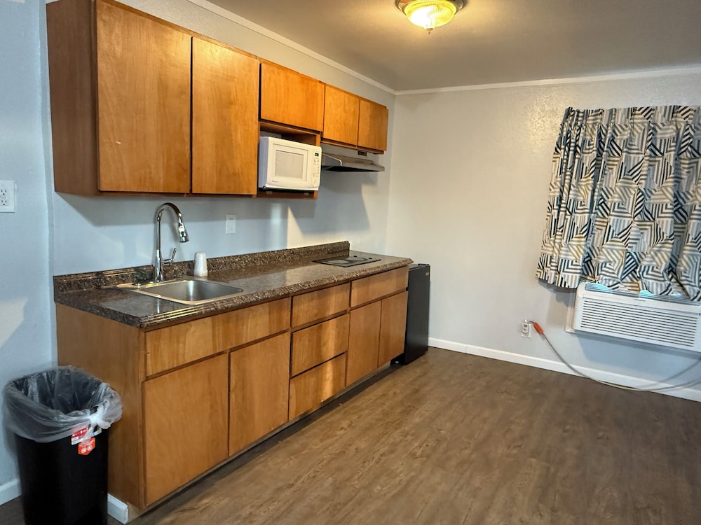 Budget Inn Bend by OYO - photo 29