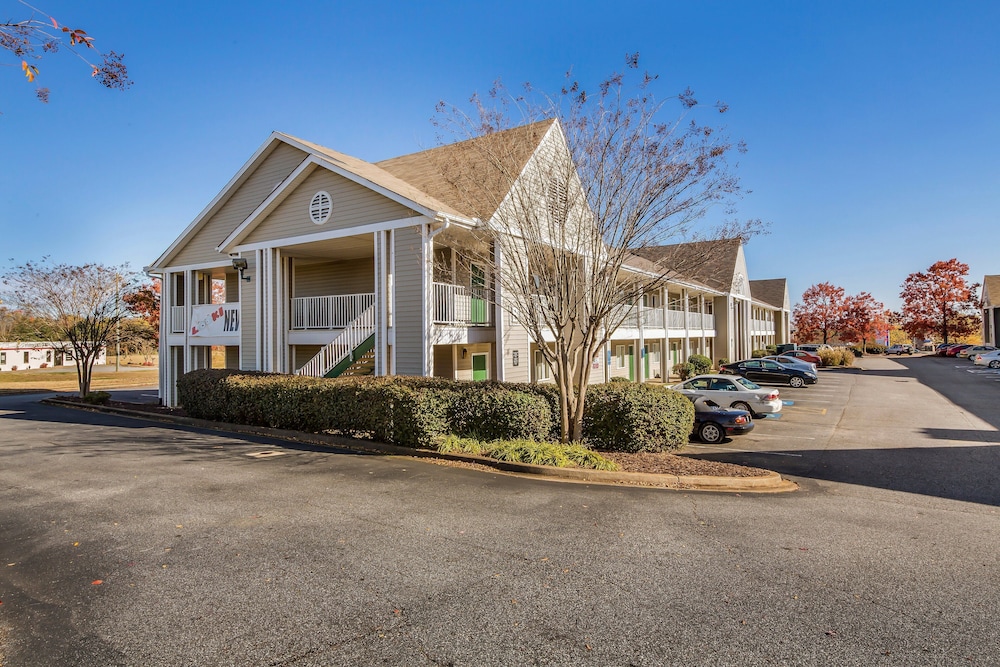 HomeTowne Studios by Red Roof Spartanburg Asheville Highway - featured photo