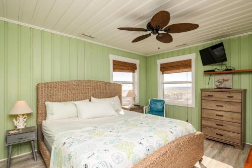 Moon Struck by Oak Island Accommodations - photo 37