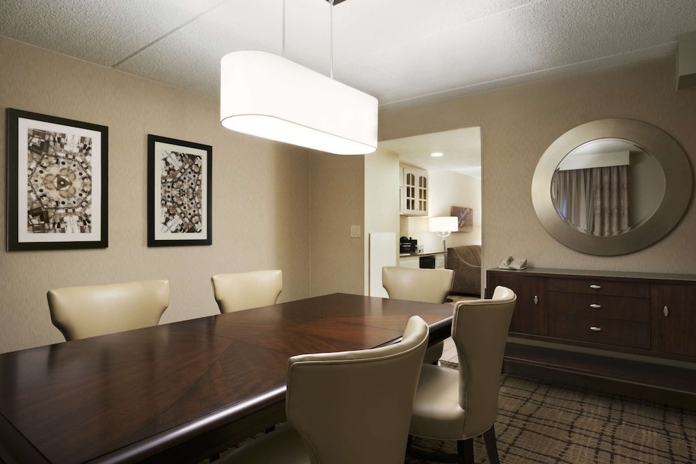 Embassy Suites by Hilton Cleveland Beachwood - photo 12
