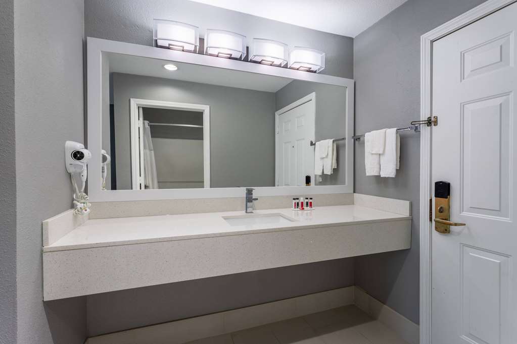 Ramada by Wyndham Sellersburg Louisville North - photo 25