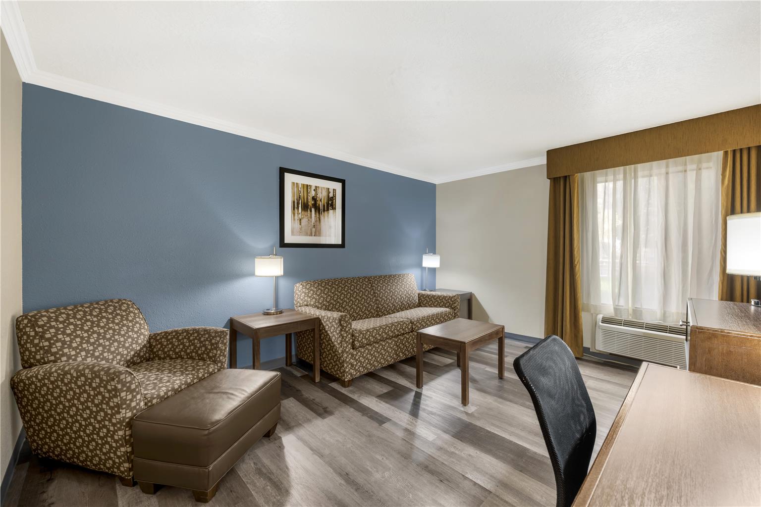 Best Western Airport Albuquerque InnSuites Hotel & Suites - photo 11