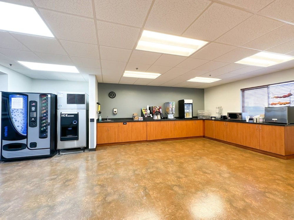 Blaine Town Inn & Suites - photo 29