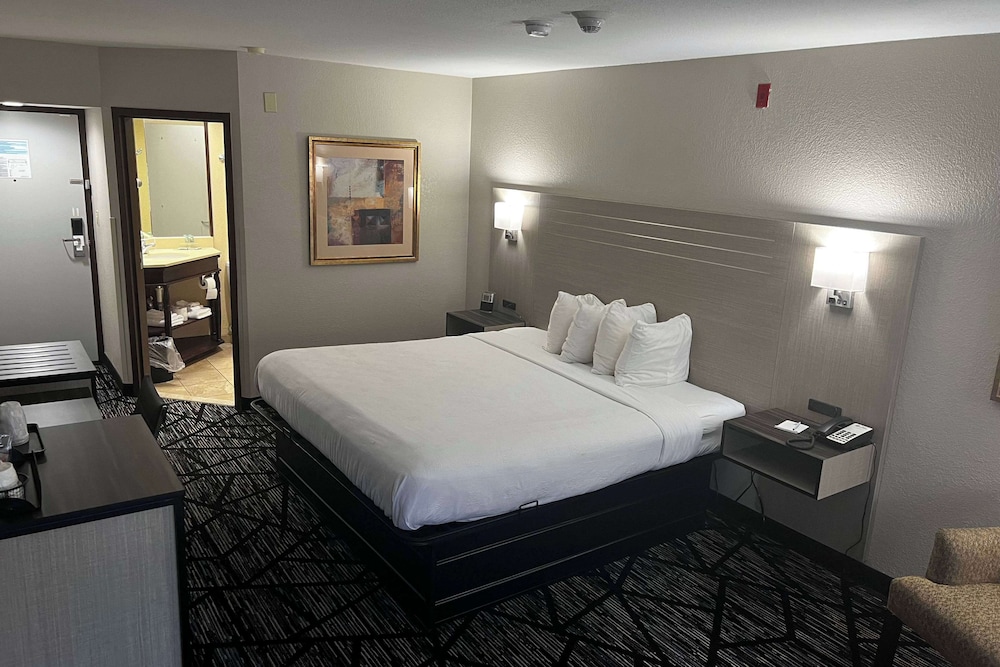 Baymont by Wyndham Monroe Ohio - photo 6