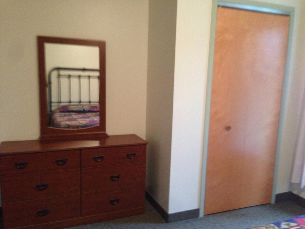 All Suites Inn Budget Host - photo 14