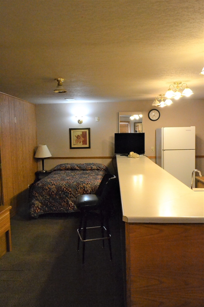 Innkeeper Motel - photo 5