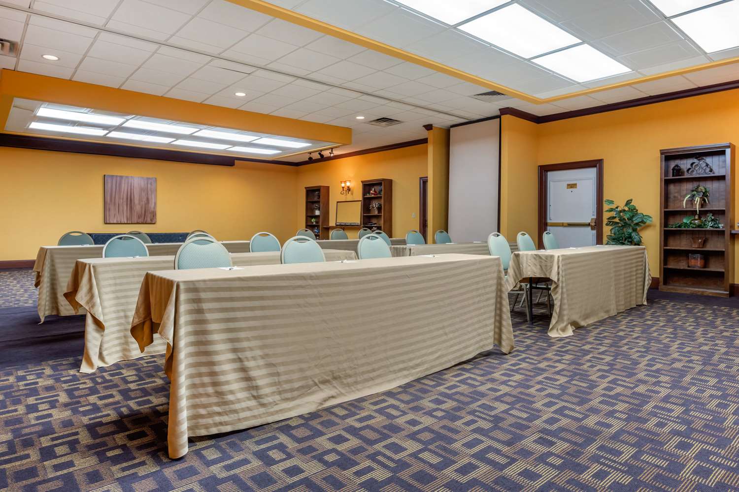 Clarion Hotel and Conference Center Harrisburg West - photo 18