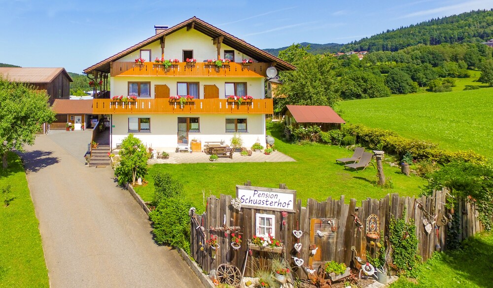 Wandern und Wohlfühlpension Schuasterhof in Bodenmais, Germany