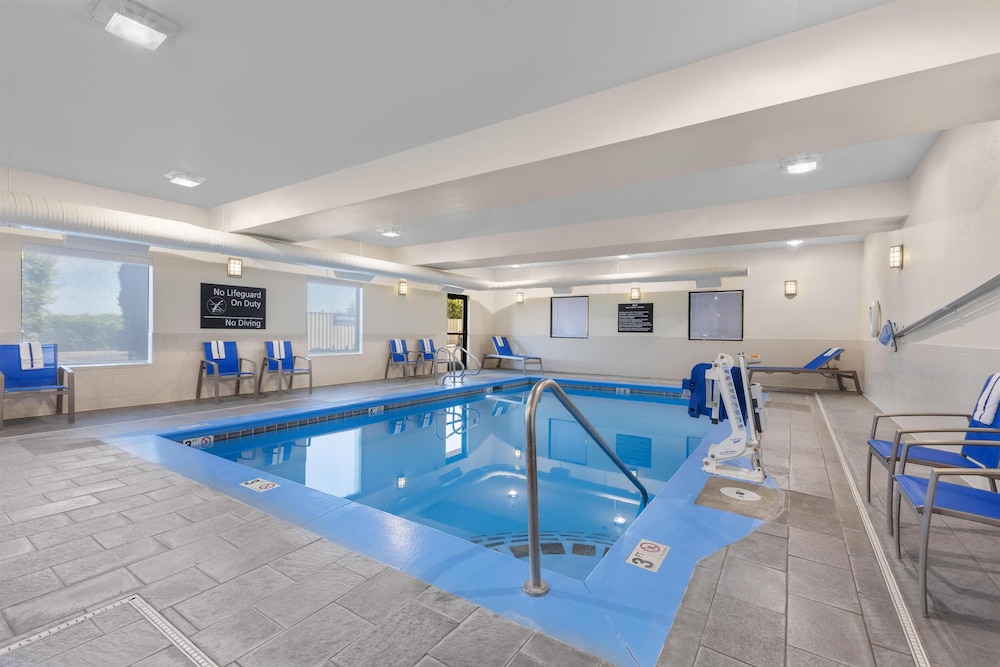 Hampton Inn Pendleton - photo 24