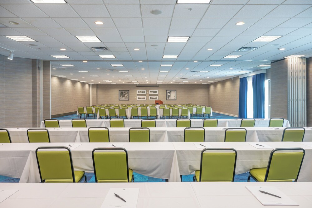 Holiday Inn & Suites Virginia Beach North Beach by IHG - photo 75