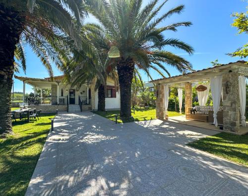 Palm Luxury Villa in Kallithea — 4-Star Luxury Hotel in Kallithea, Greece