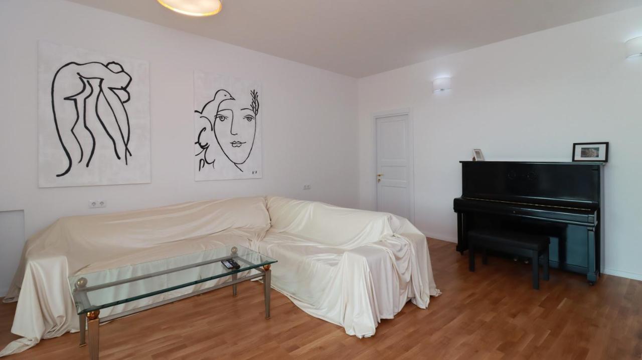 Stylish & Authentic 2BR Retreat in Central Tbilisi Wehost