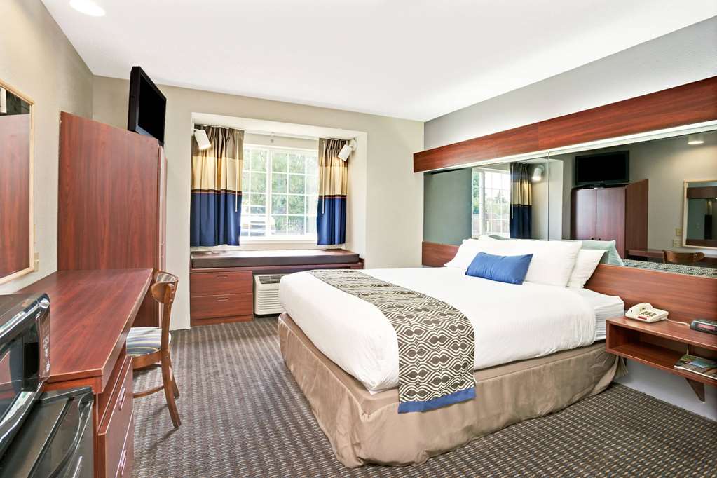 Microtel Inn & Suites by Wyndham Roseville Detroit Area - photo 5