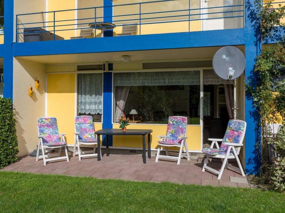 Vakantiehuisje Martina 24 — 4-Star Luxury Hotel in Vlissingen, Netherlands