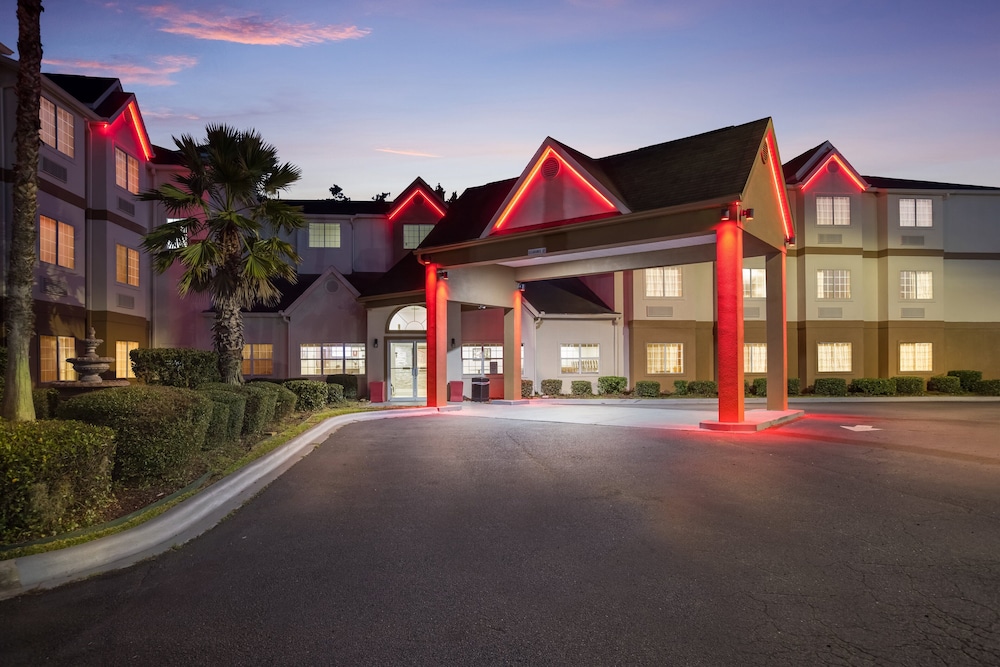 Red Roof Inn PLUS & Suites Savannah I 95 - photo 39