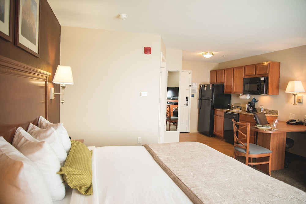 Candlewood Suites Loveland an IHG Hotel - photo 4