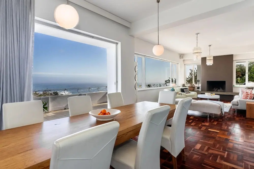 Delightful large villa in Camps Bay with pool Picasso
