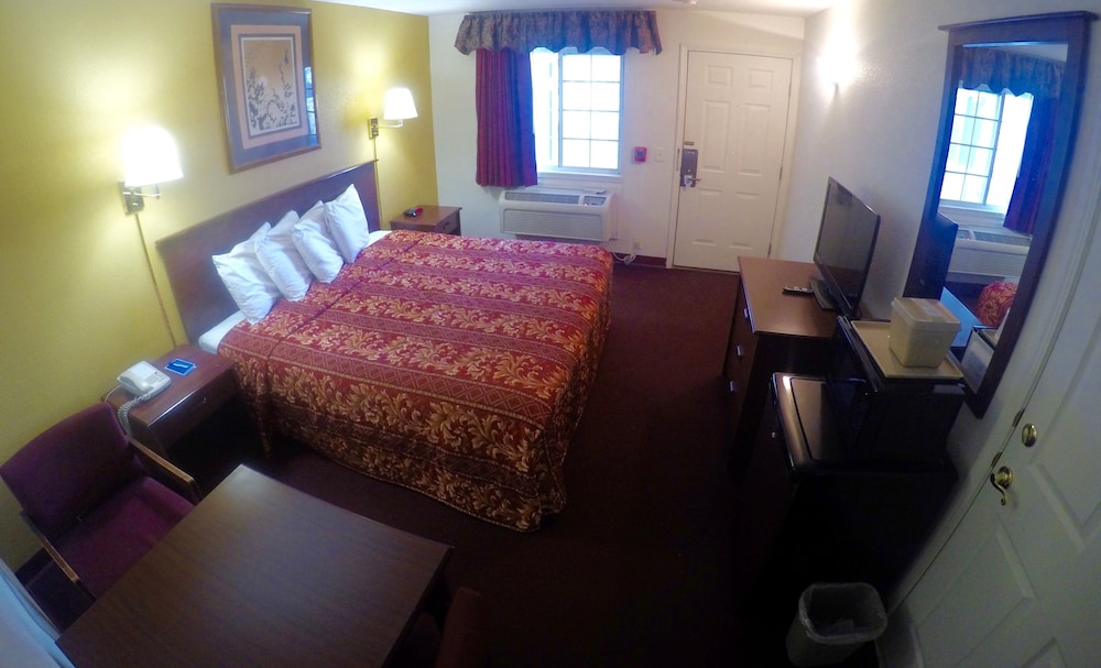 Rodeway Inn Goddard - photo 6