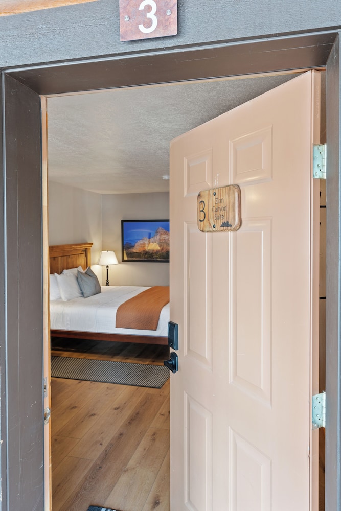 Duck Creek Village Inn - photo 41