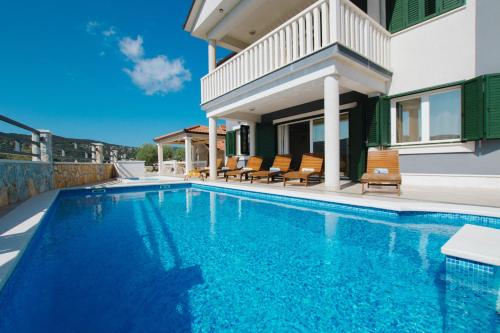 Villa Mia — 4-Star Luxury Hotel in Marina, Croatia