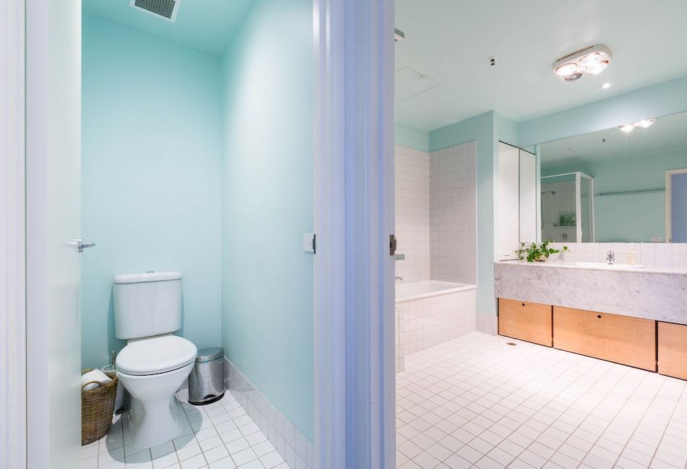 New York Style Loft on Flinders Lane with Parking — 4-Star Luxury Hotel in Melbourne, Australia