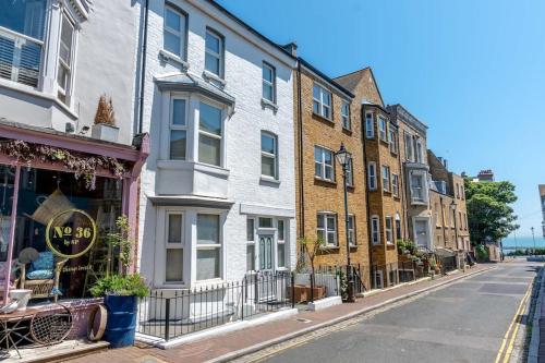 Elegant Family Townhouse Conservation Area Garden — 4-Star Luxury Hotel in Ramsgate, United Kingdom