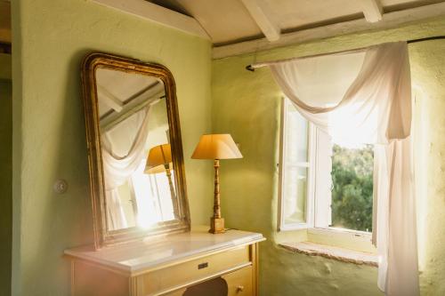 Outstanding Hvar Villa 4 Bedrooms Villa Dvori Pogled Tennis Court — 4-Star Luxury Hotel in Jelsa, Croatia