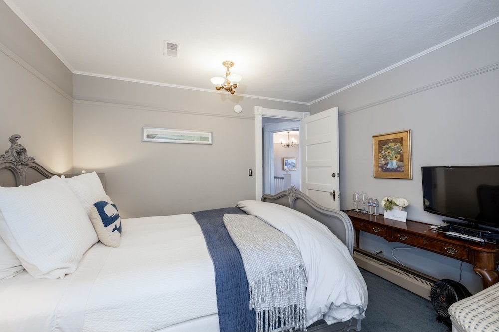 Nantucket Whale Inn - photo 33
